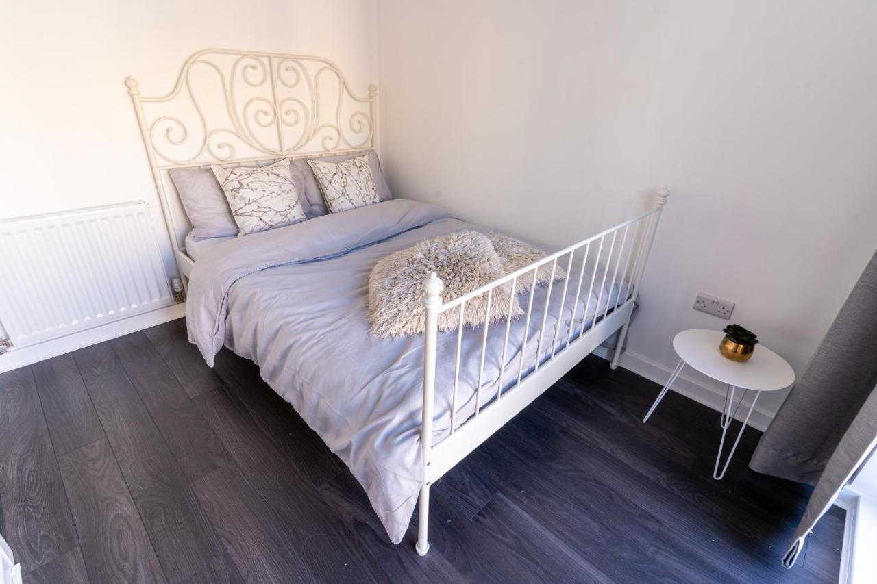 Spacious 3 Bedroom House In Glasgow City With Private Parking & Garden Exterior foto